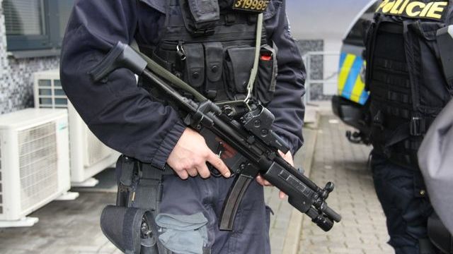 Policie zatkla ruského diplomata při nelegálním nákupu munice